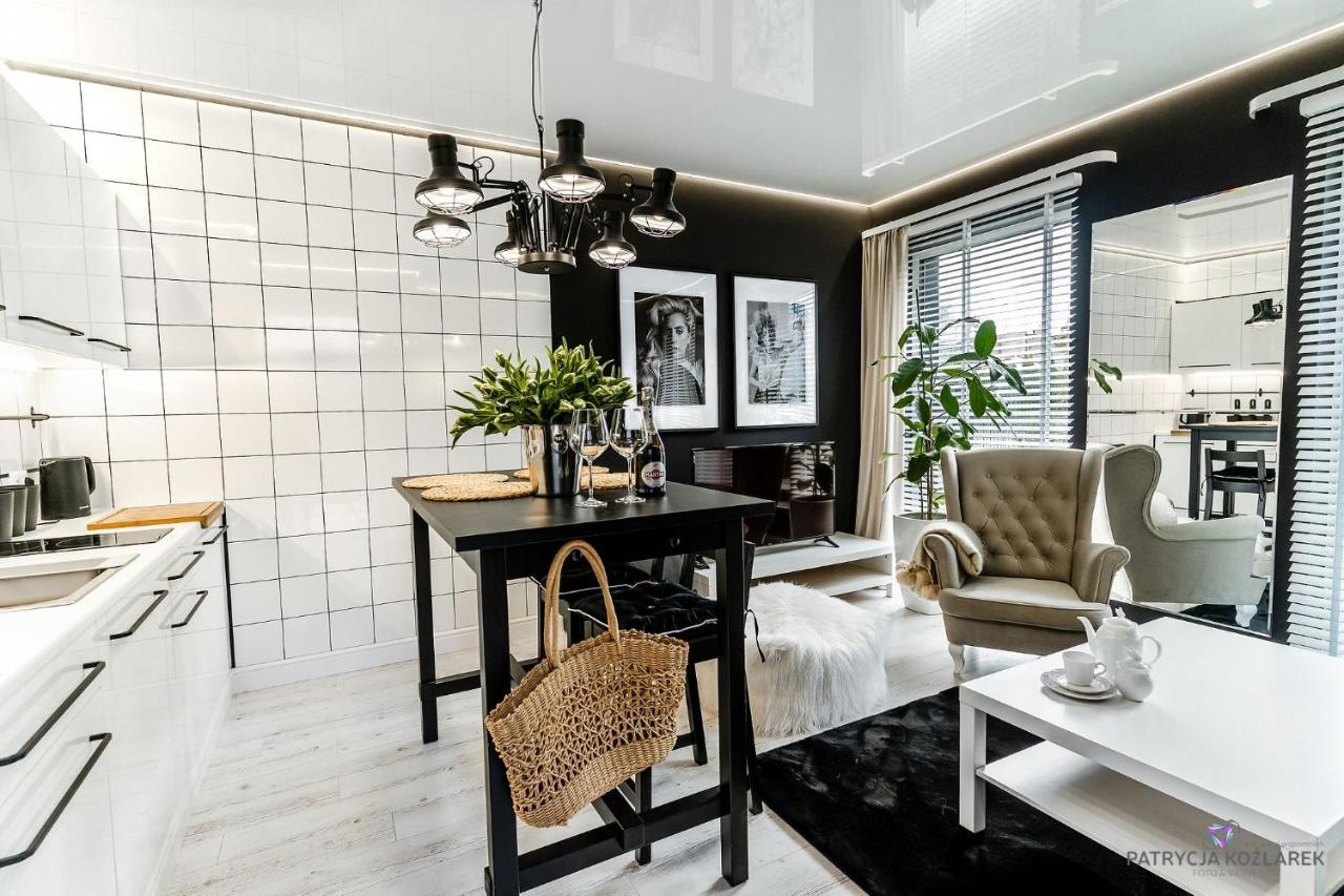 Apartament Black ミエルノ エクステリア 写真