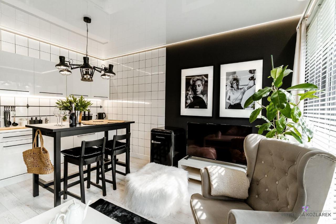 Apartament Black ミエルノ エクステリア 写真
